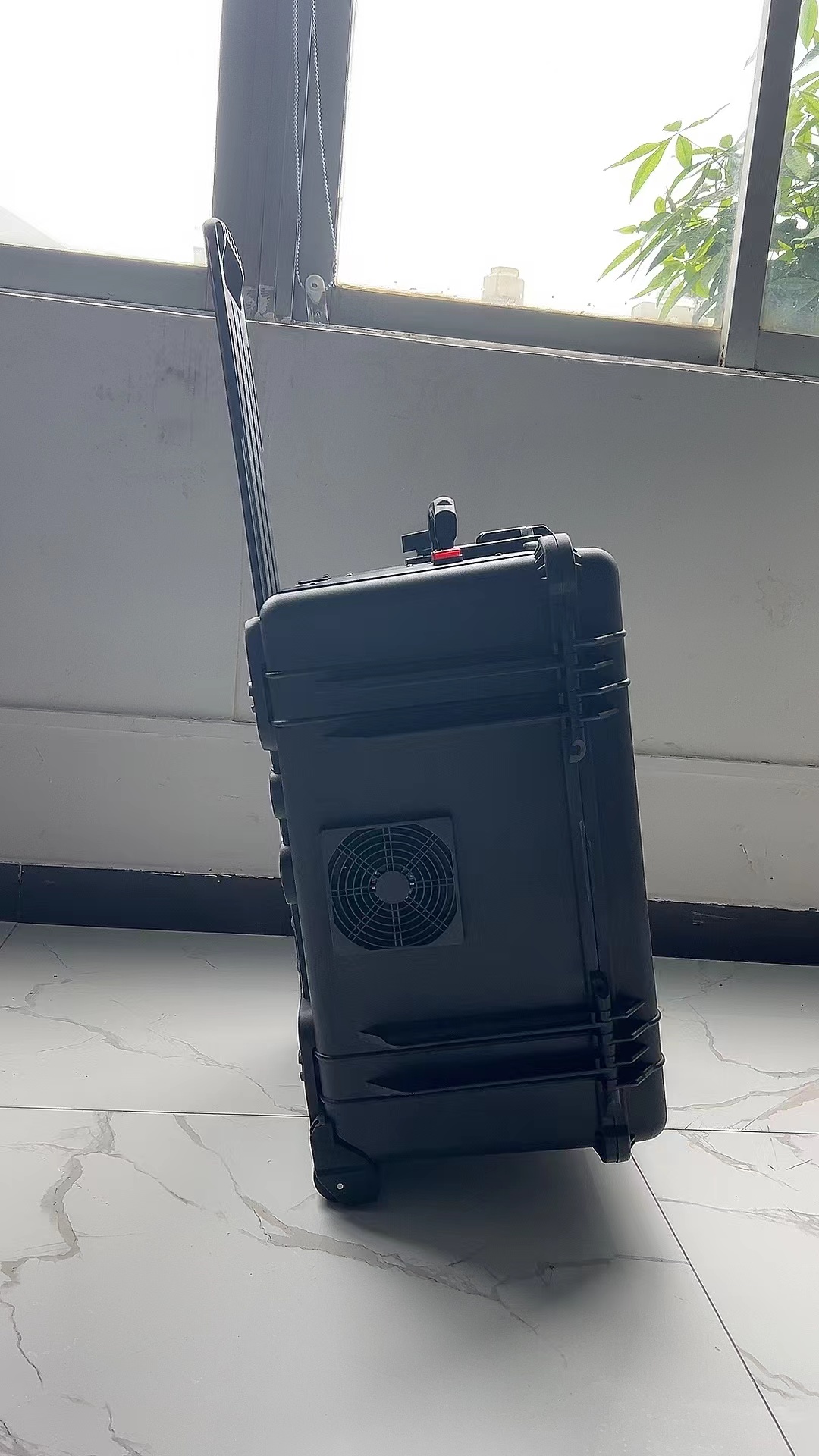 巴马手拉箱型移动通信干扰器